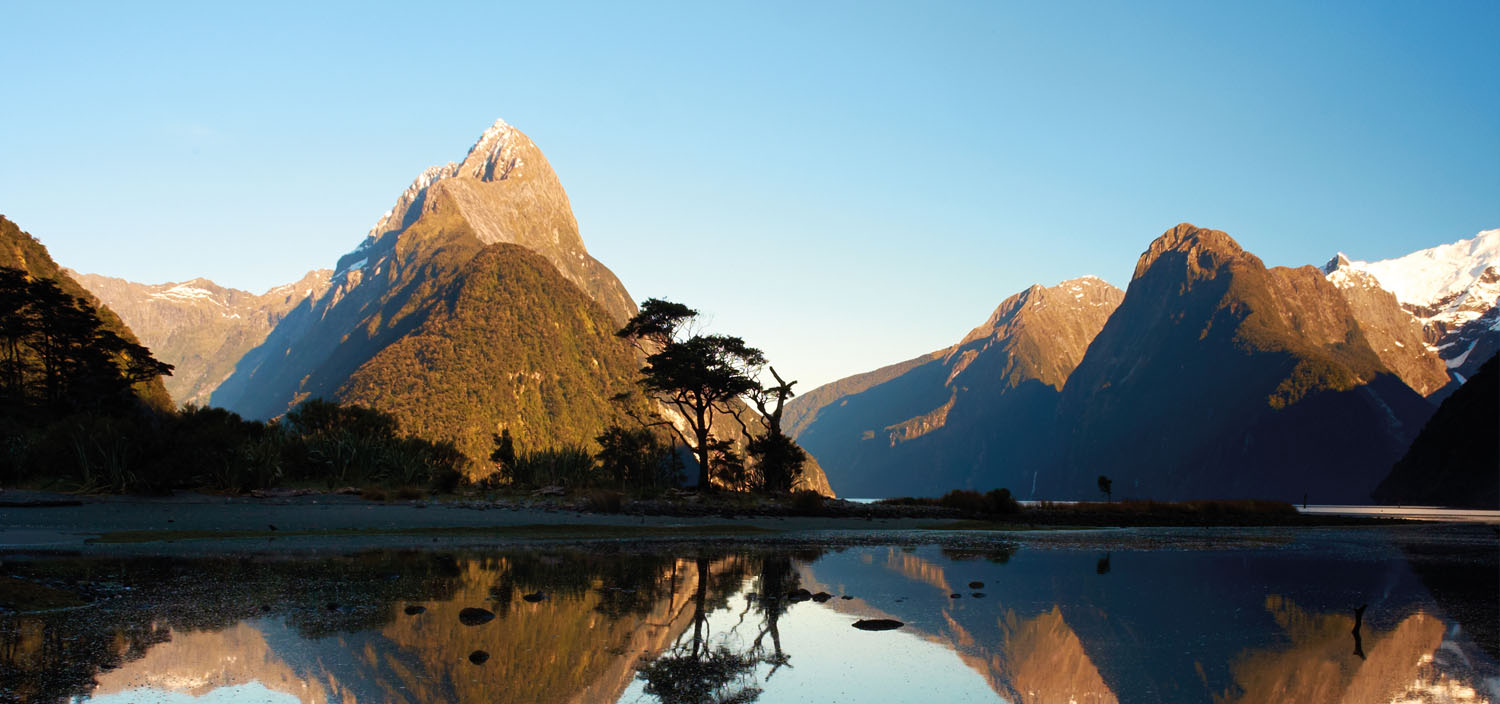 A Rotorua yacht charter takes place against a mountanous landscape